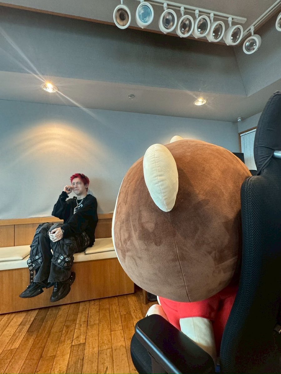 novelcore_MBS's tweet photo. 💥 #NovelCore による
　フリースタイル替え歌💥

「ずっと変わらず続いてよね
　　赤坂まで来るのが楽しみなの
　　MBSの独フラのスタッフさんたちと
　　来年も遊びたいわ」

リスナーの皆さんと
みんなで"ずっと"遊べますように…😭

#独フラ_MBS @iamnovelcore 
https://t.co/tZ5jyOa69G https://t.co/XHMfdUwgpY
