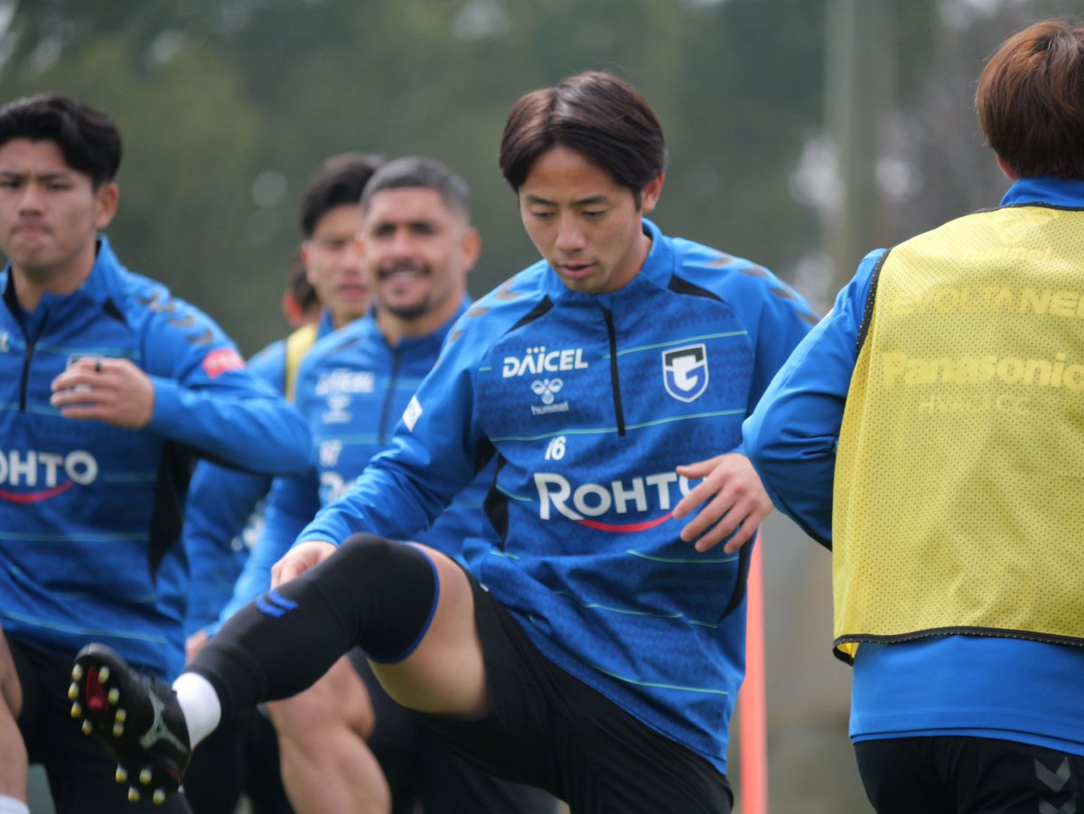 GAMBA_OFFICIAL's tweet photo. 明日の福岡戦に向けてトレーニング🔥

🏆明治安田J1百年構想リーグ地域リーグラウンド第8節
🆚#アビスパ福岡
🗓️3/21（土）
⏰14:30
🏟#ベスト電器スタジアム

#ガンバ大阪 #GAMBAOSAKA https://t.co/M7d4j4PiCM