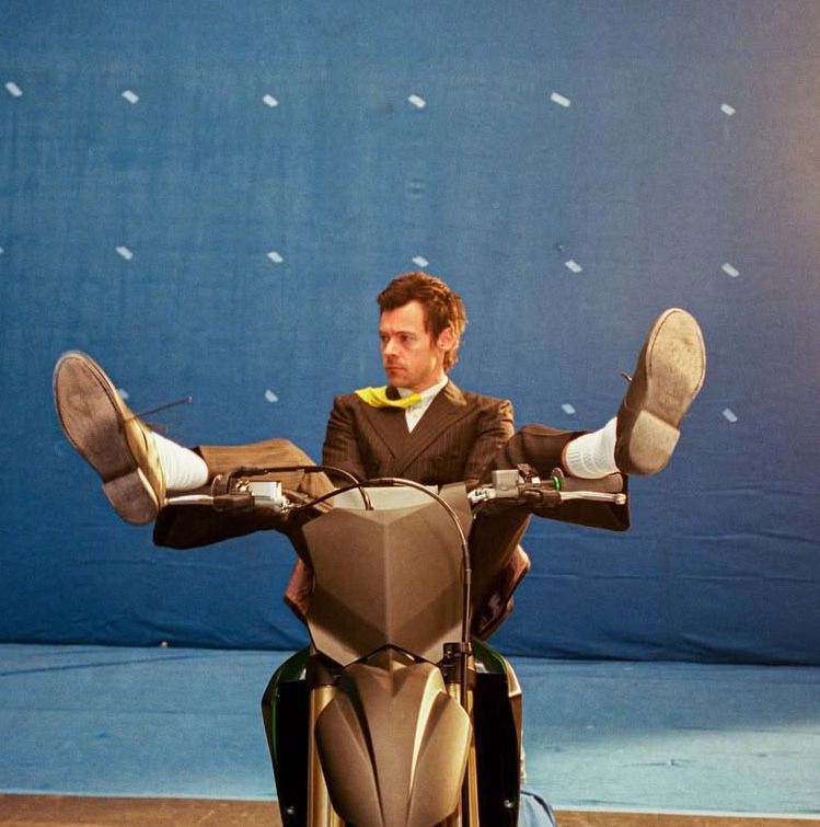 WhyLarryIsReal tweet media