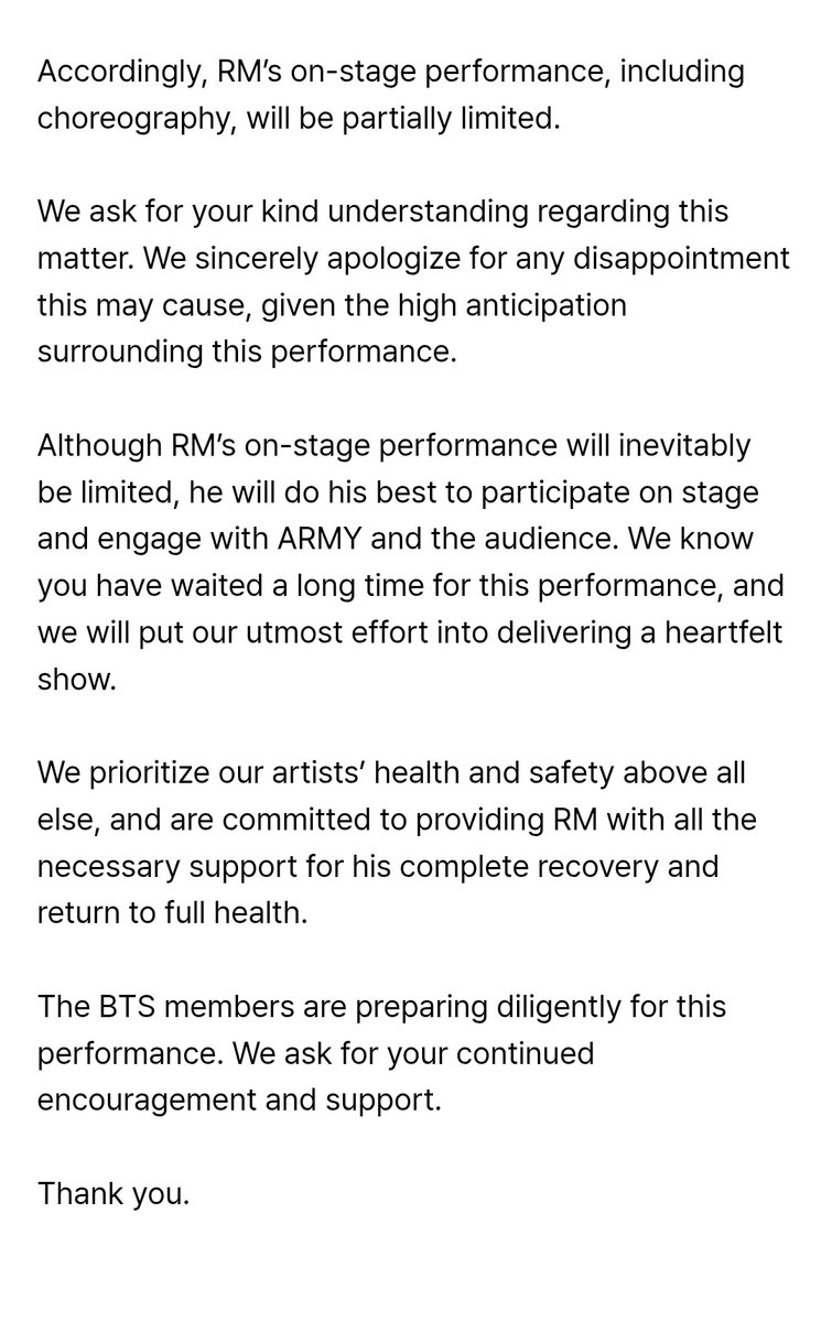 Intinya BigHit kasih kabar kalo selama latihan Namjoon mengalami cedera. Medis menganjurkan untuk mengenakan gips dan membatasi gerakan secara ketat selama minimal 2 minggu untuk berkonsentrasi sepenuhnya pada pemulihan.

Lekas sembuh Namjoon 😭😭😭