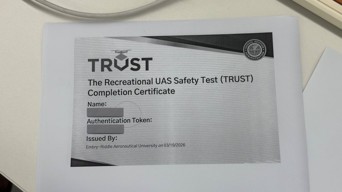 AAA小财神来咯来咯左手抓金元宝右手抱聚宝盆脚踩祥云头顶福数钱数到手抽筋咯什么手抽筋了要不要我给你按 tweet media