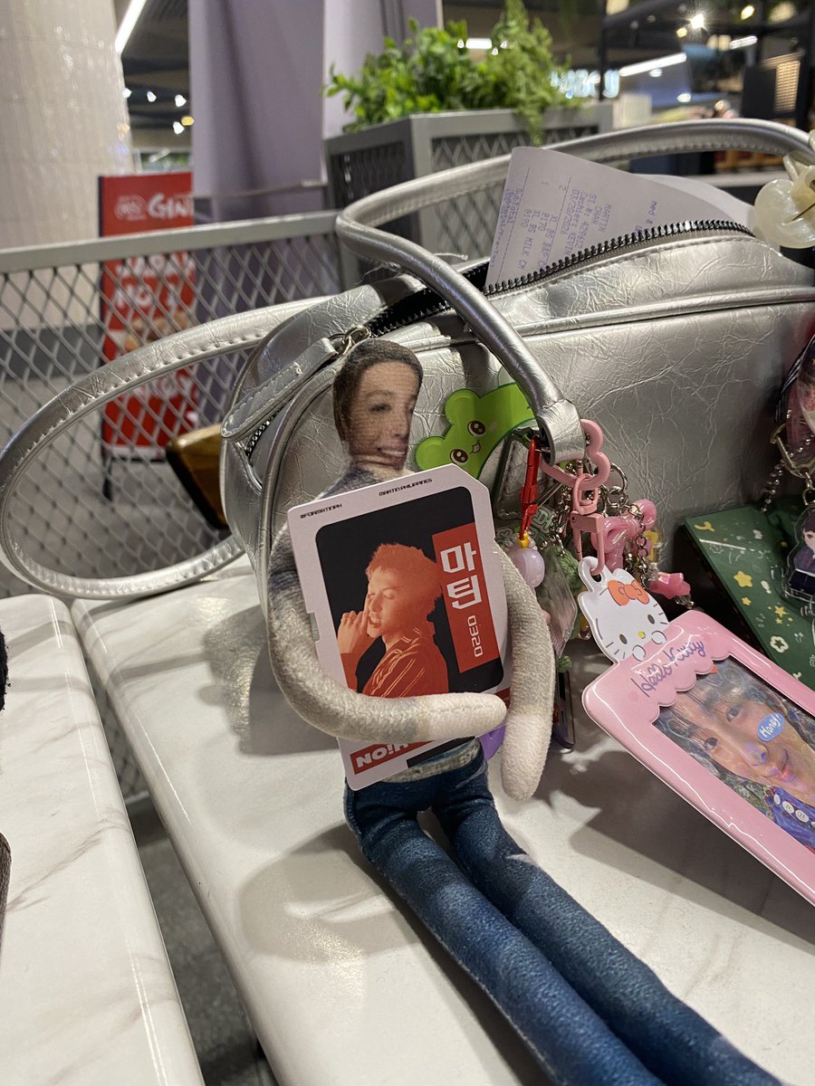 찬 ⋆˚࿔ #MARTINDAY! tweet media