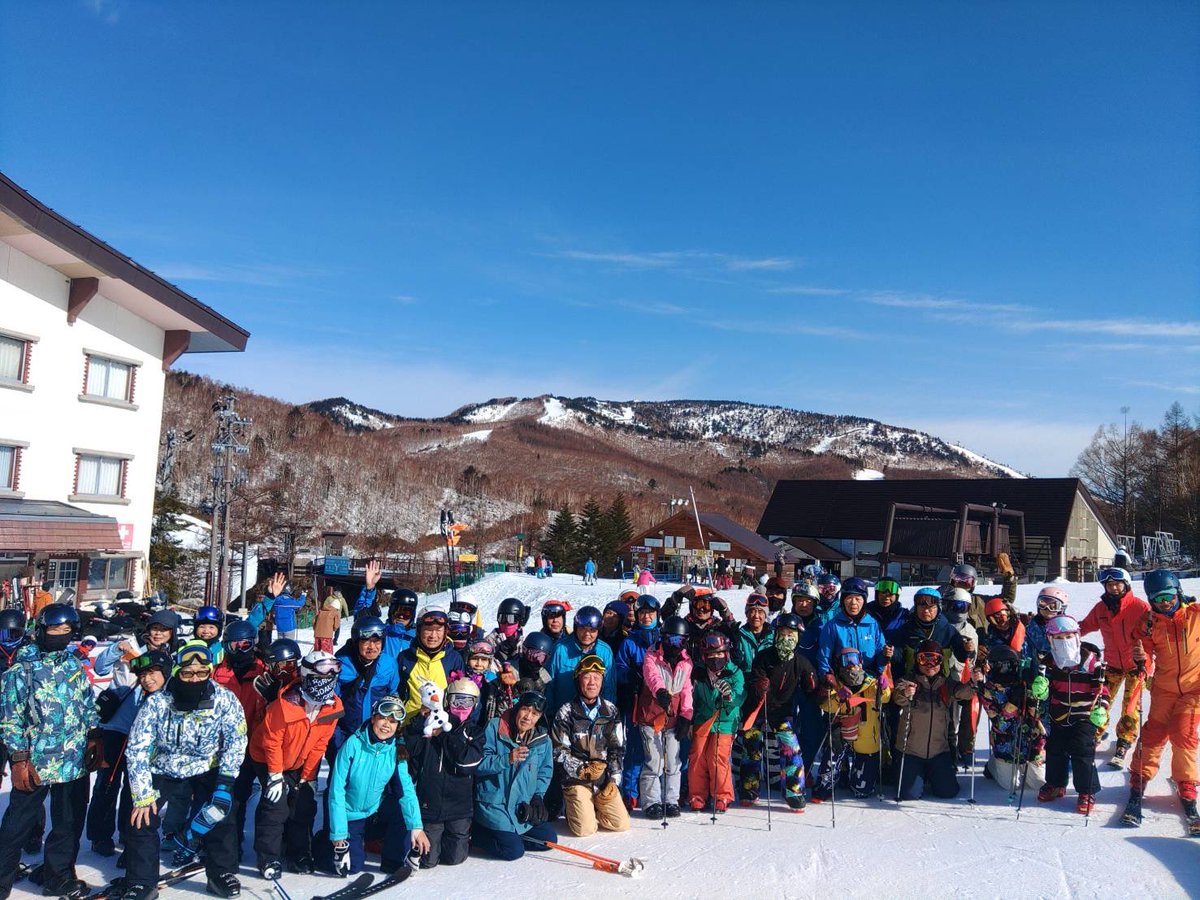 shikiclub's tweet photo. ⛷️シーズンラスト⛷️

ナイスミドルさよならツアー運行中🚌✨
皆様への感謝を込めて、イベントが目白押しなのがこのプランの魅力🎵
マウンテンピークス様にご協力いただき、試乗会や〝さよならパーティー〟など行います☃️

ラストにふさわしい盛り上がり🔥
最高の仲間と最高の滑り納めを！❄️ https://t.co/en4yPgplS5