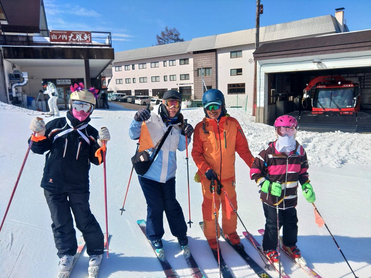 shikiclub's tweet photo. ⛷️シーズンラスト⛷️

ナイスミドルさよならツアー運行中🚌✨
皆様への感謝を込めて、イベントが目白押しなのがこのプランの魅力🎵
マウンテンピークス様にご協力いただき、試乗会や〝さよならパーティー〟など行います☃️

ラストにふさわしい盛り上がり🔥
最高の仲間と最高の滑り納めを！❄️ https://t.co/en4yPgplS5
