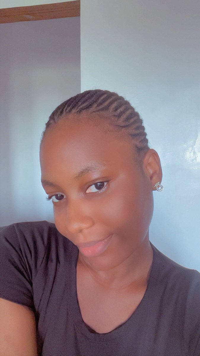 Ayomide Hannah🤎| SMM| LinkedIn Brand Strategist tweet media
