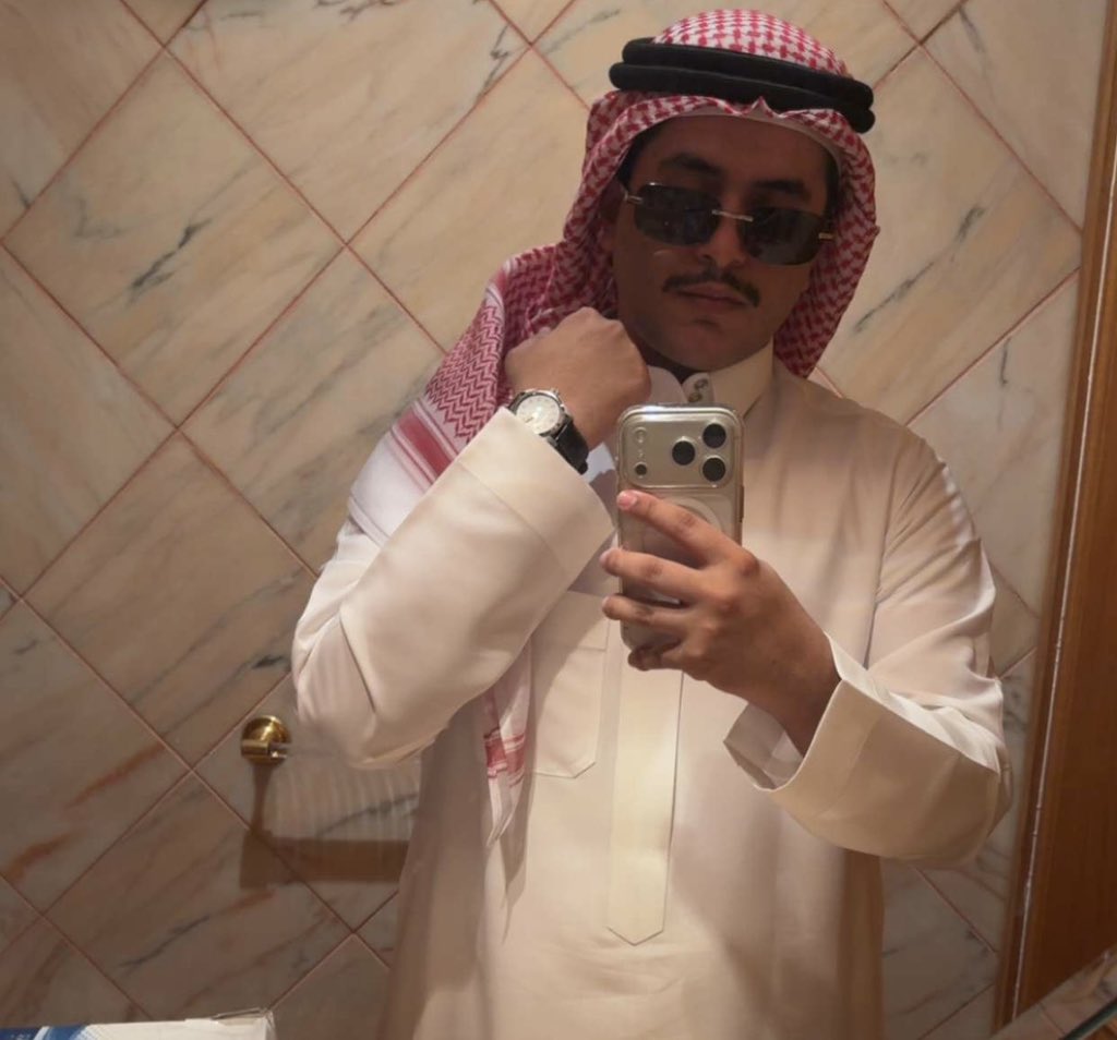 عيد مبارك

اكثر ساعة ممكن تعصرها لكل مناسبة 
Hamilton Murph