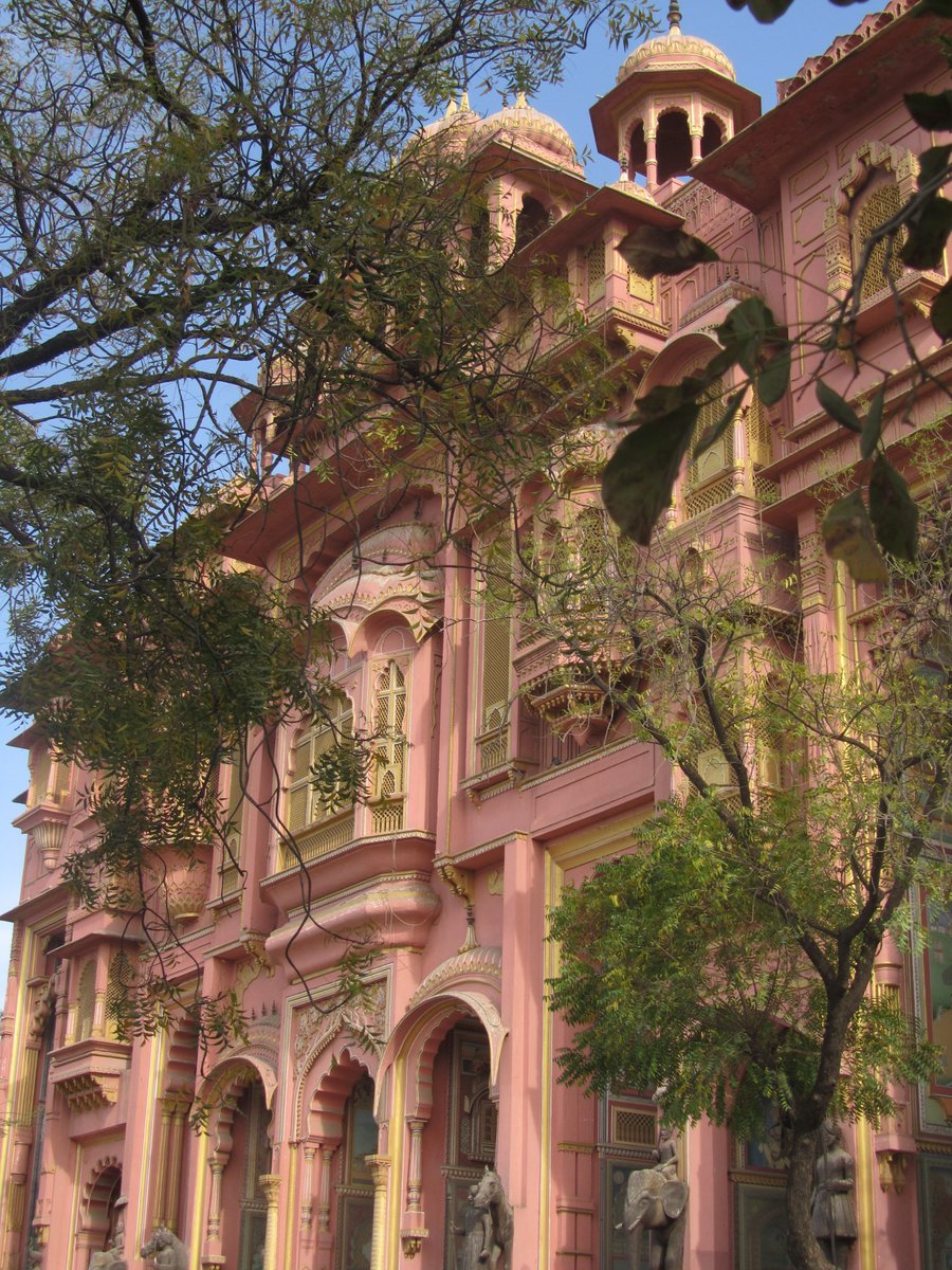 sassy tharoor tweet media