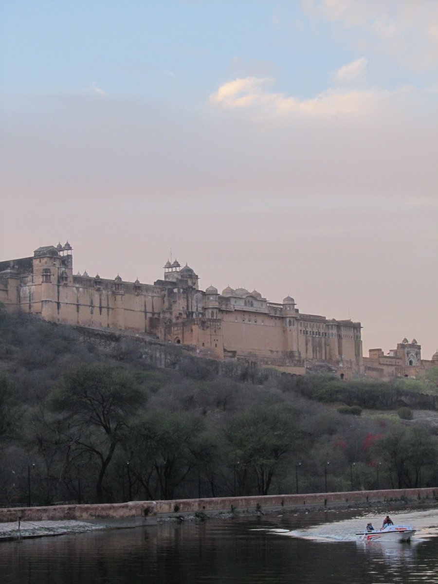 sassy tharoor tweet media