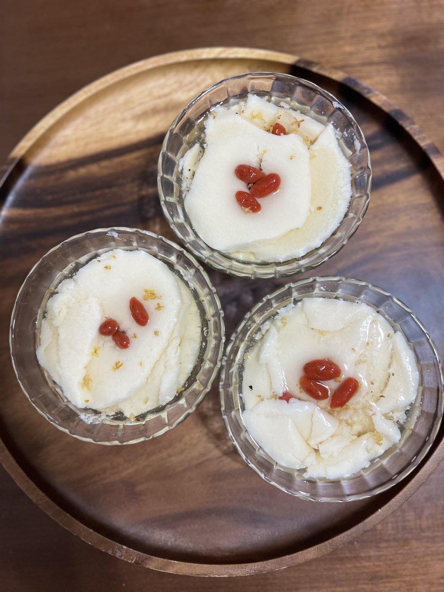 yaephone's tweet photo. 失敗に失敗を重ね、大好きな台湾スイーツ「豆花」を自宅で作れるようになり、昨夜は5リットルの豆花を作りました。幸福感がすごい。作り方は↓ https://t.co/hKW8cykUg0