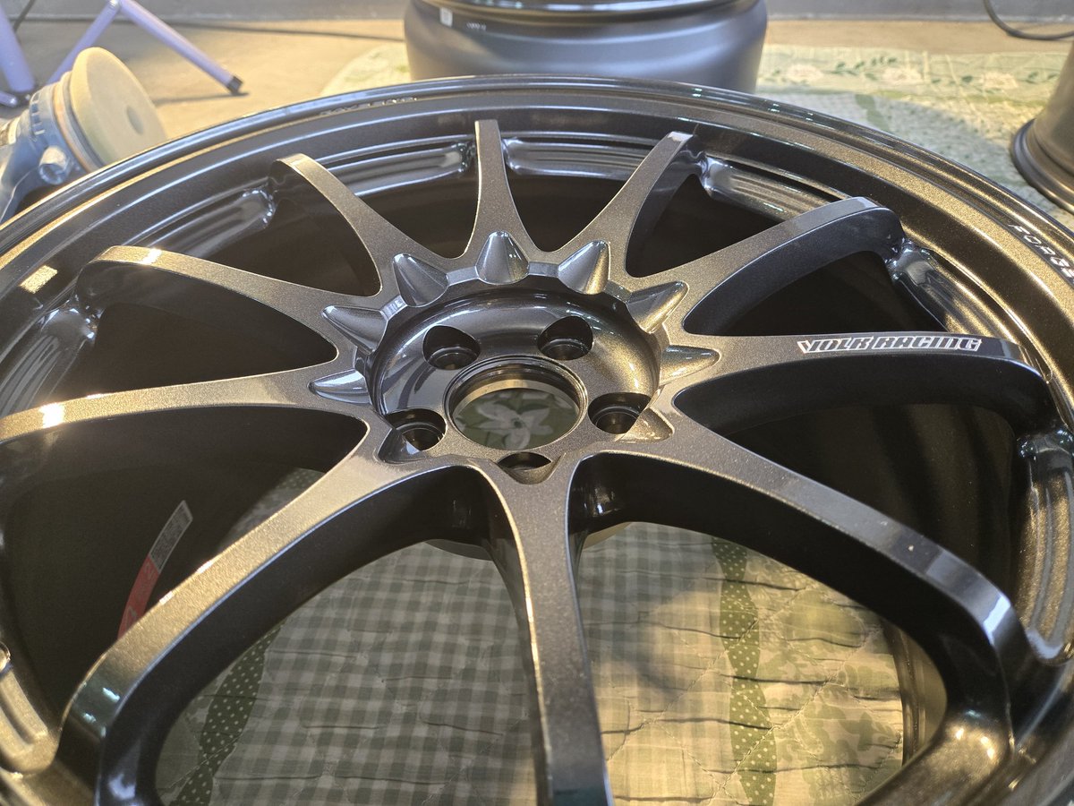 InLineimport's tweet photo. GRB IMPREZAのヘッドライトPPF完成です‼️クラックの完全除去は難しかったですが、かなり綺麗になりました😄
続いてはRAYS CE-28 N Plusのホイールコーティングです‼️こちらは近藤エンジニアリング様のオリジナルサイズのホイールなりまーす。
#ヘッドライトPPF
#近藤エンジニアリング
#RAYSCE28 https://t.co/1pSjbGptVF