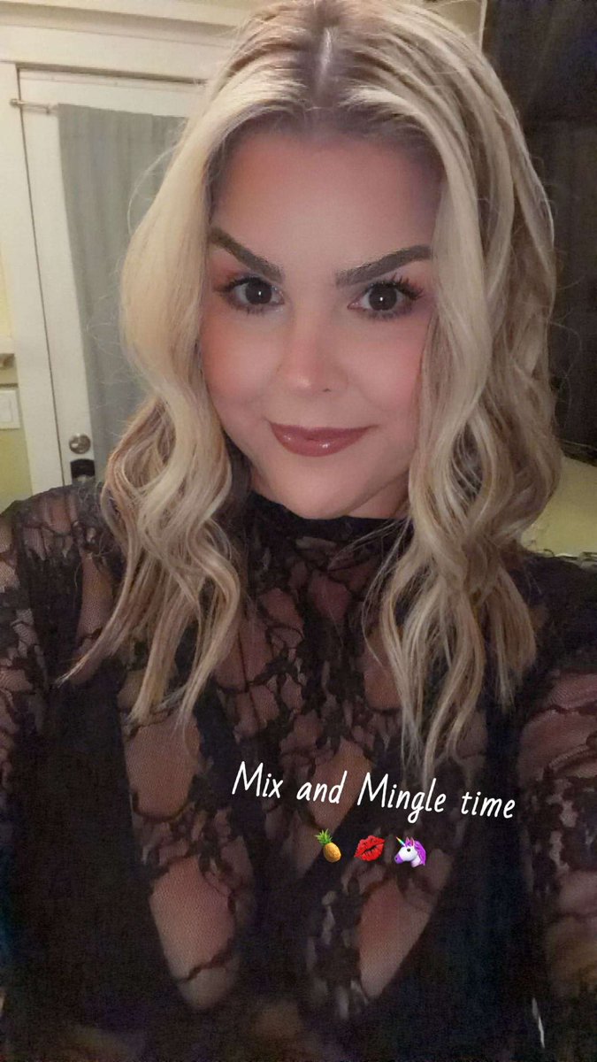 NurseSteph14's tweet photo. Thursday night fun🦄🍍💋 https://t.co/lW2IQWraja