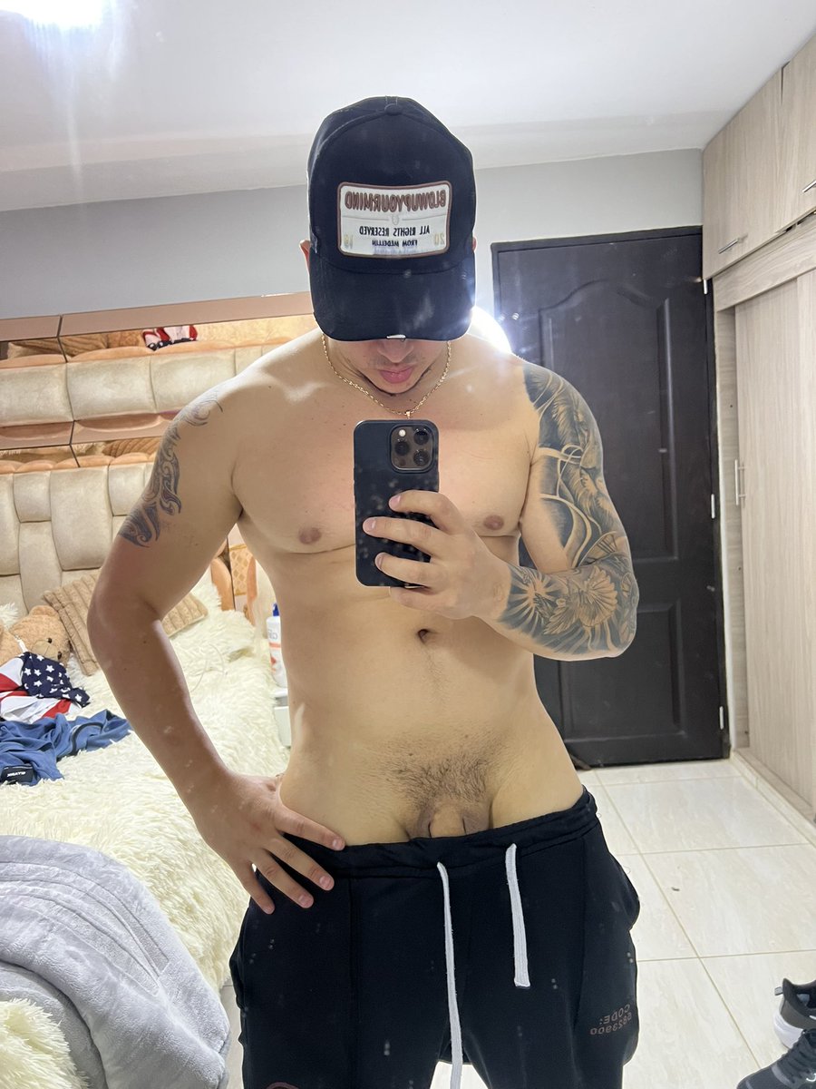 paisita97 tweet media