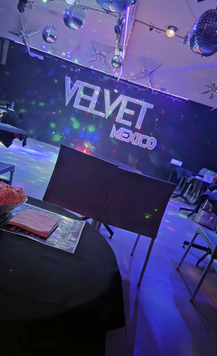 Valkyria y Thor tweet media