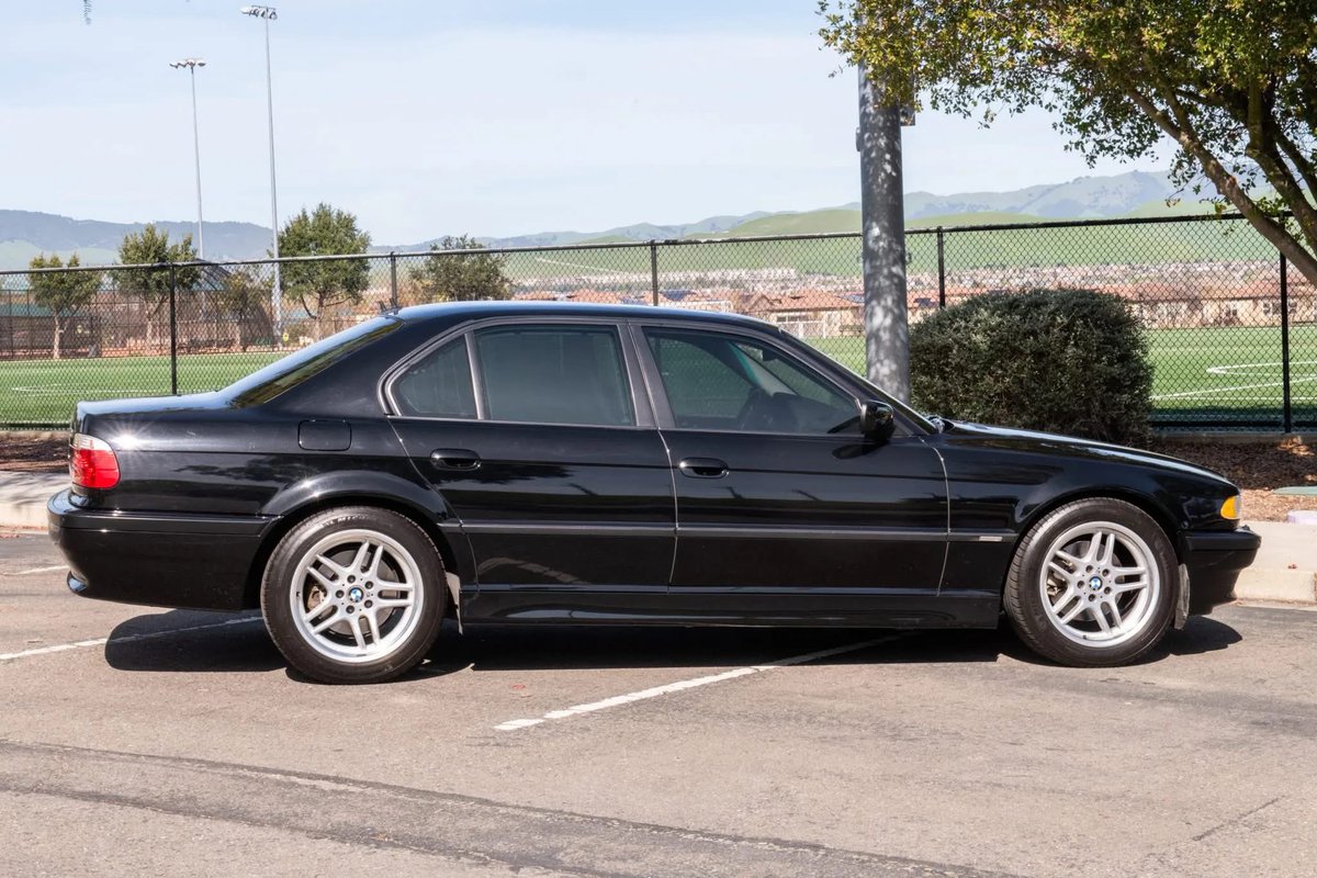 Nicolas ne pouvait plus payer, il est donc parti tweet media