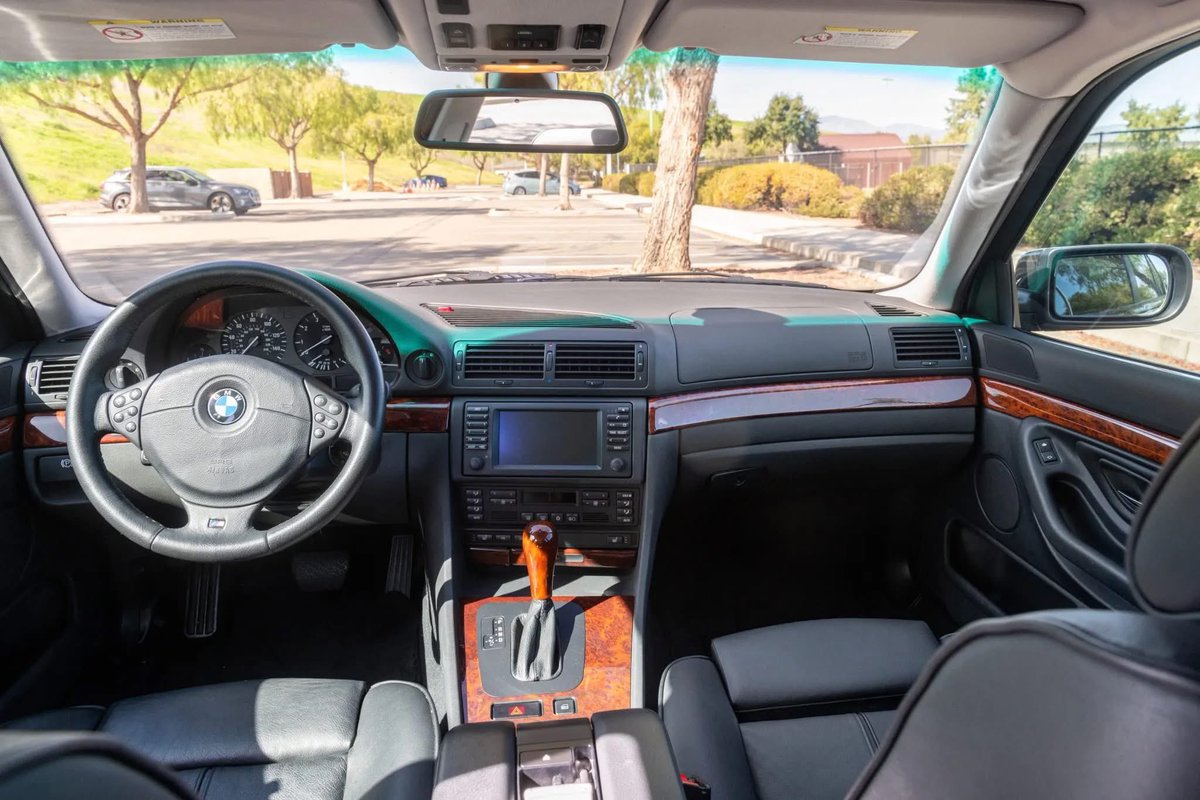 Nicolas ne pouvait plus payer, il est donc parti tweet media