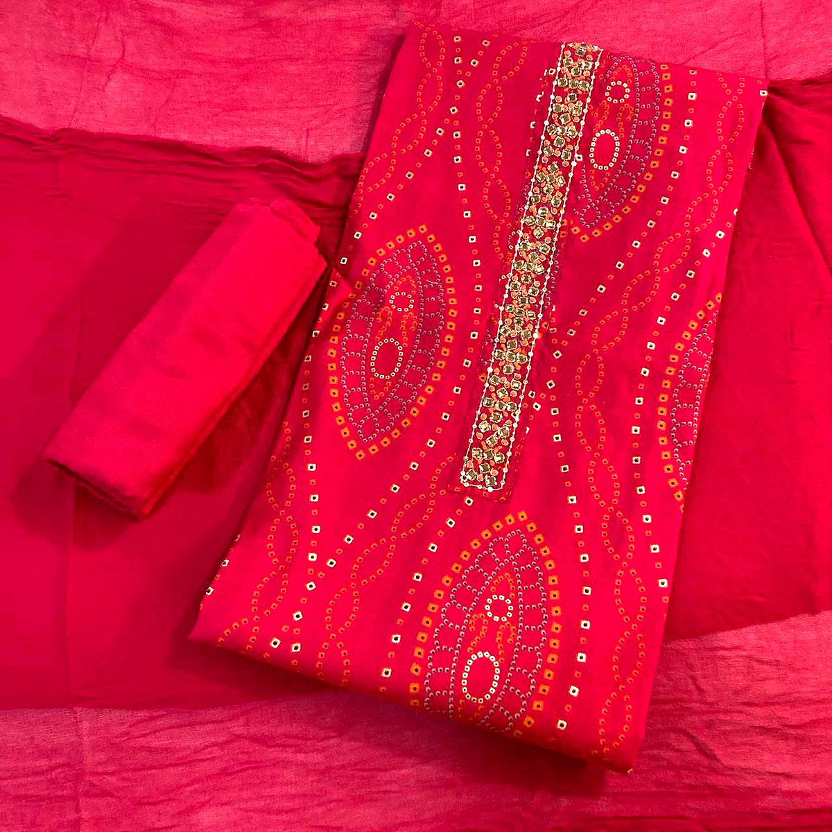 modish_outfit's tweet image. From vibrant hues to intricate detailing, each piece of an unstitched suit is crafted to make a stylish statement at every occasion.
#modishoutfitindia #FestiveLook #DesignerLook #printedfabric #fashionindia #suitset #ComfortableFashion #ethnicfabric #suitlove #unstitchedfabric