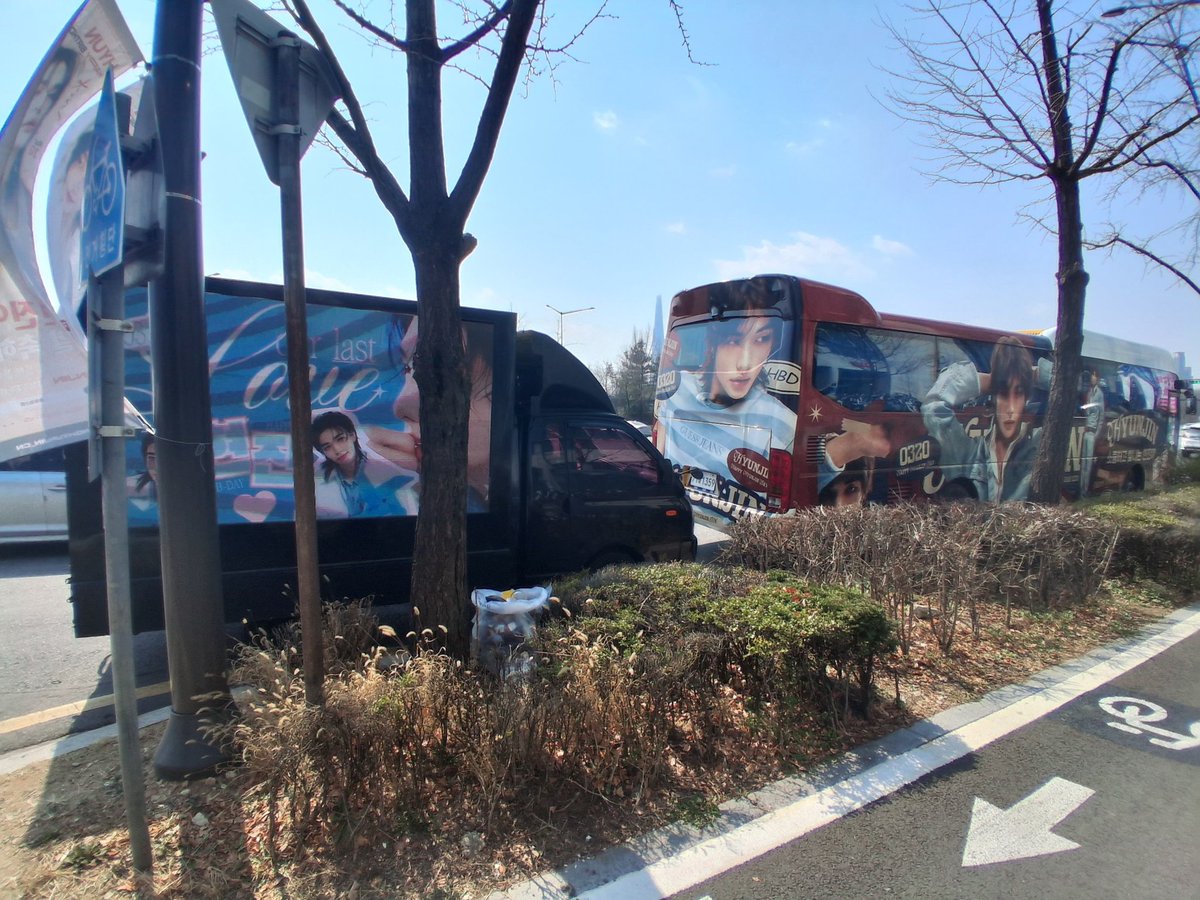 Hyunjin 현진 Central 🎂 tweet media