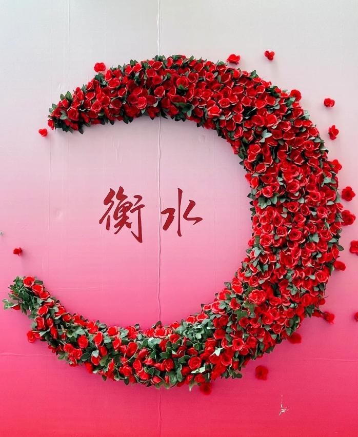 mrtdy09510040's tweet image. Handmade paper flowers, stitched with tiny silk threads—each petal holds a little piece of my afternoon. Swipe to see the sunlit glow on their edges! #HandmadeWithLove #PaperCraftMagic