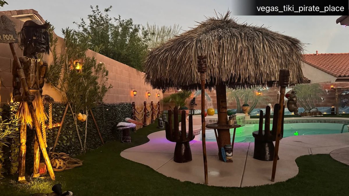 Obsessed with how @vegas_tiki_pirate_place styled their palapa with Forever Bamboo’s Mexican Palm Thatch! 🌴😍 Thanks for sharing this amazing shot. 🩵
📸: @vegas_tiki_pirate_place