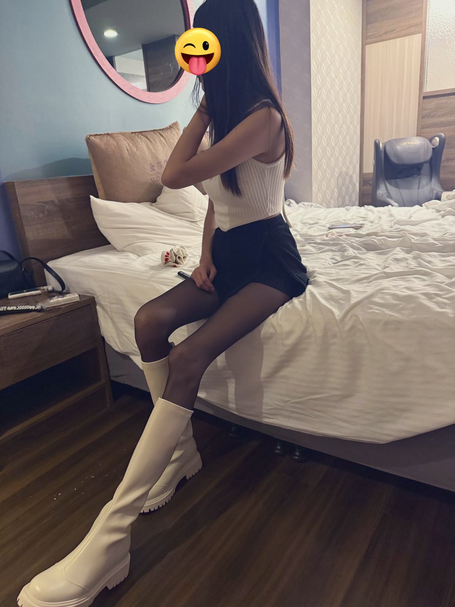 p562798's tweet photo. 一直都好多人在問原味絲襪什麼的 
可是真的不知道要怎麼定價😭😭
這樣好了 就你們開多少賣多少 
#桃園 #原味絲襪 #人妻 #足控 #絲襪控 https://t.co/o8qgSoOiYb