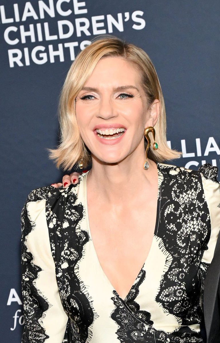 Oh her beautiful smile 😍😍