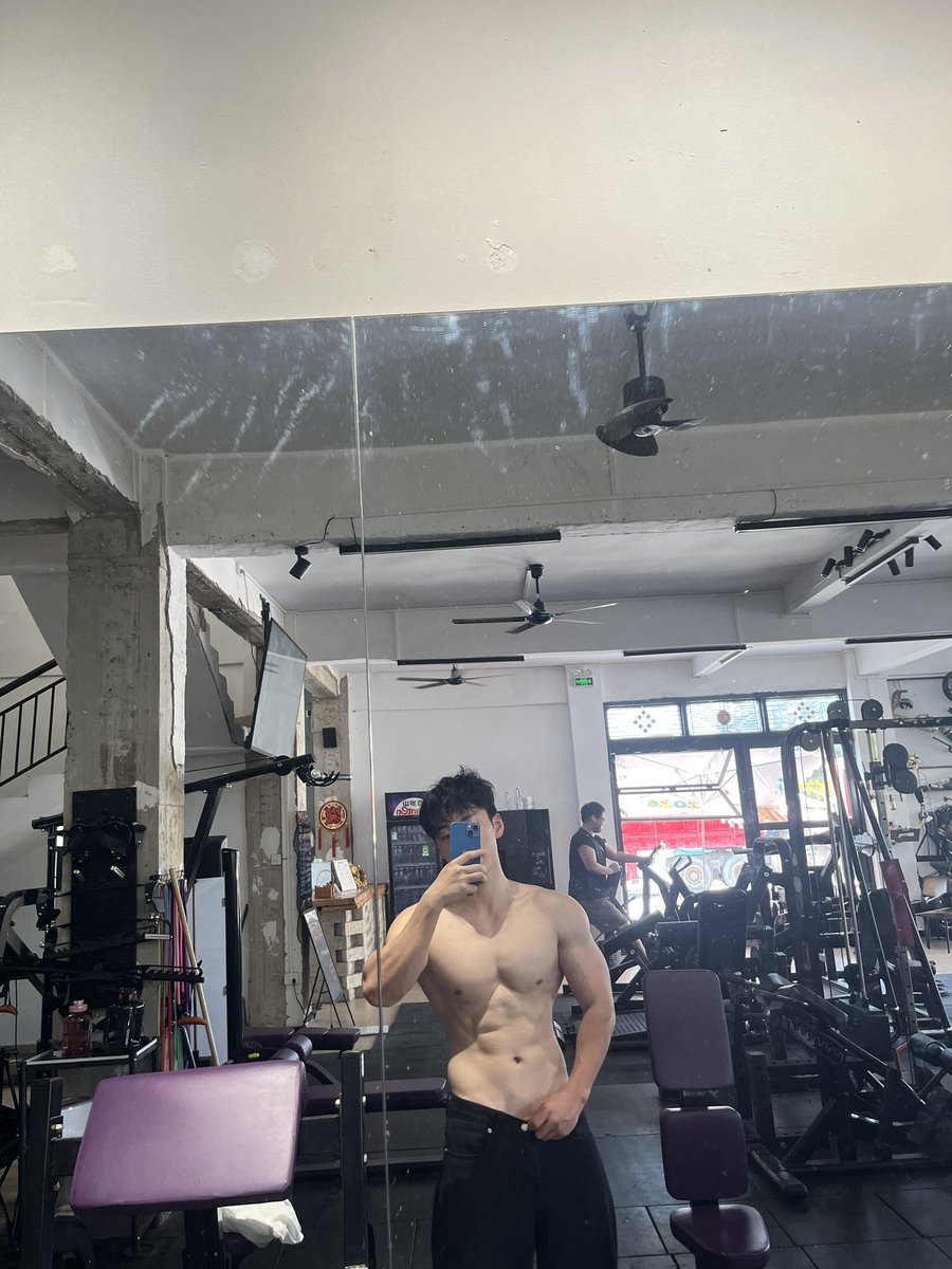 麦可斯早点睡 tweet media