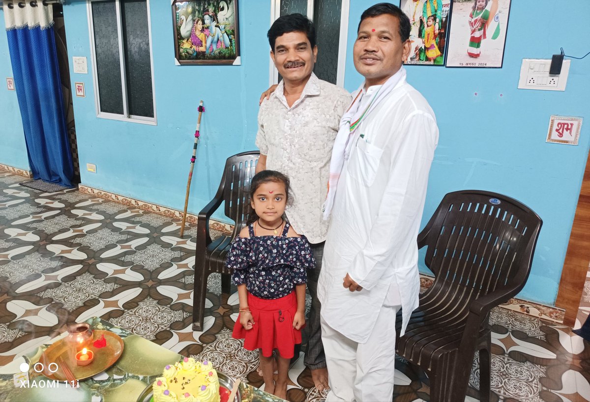 Parasyadav77's tweet photo. आज का दिन हमारे लिए गर्व और सम्मान का पल रहा।

धरमजयगढ़ विधानसभा के लोकप्रिय एवं कर्मठ विधायक मितान श्री लालजीत सिंह राठिया जी ने अपने जन्मदिन के शुभ अवसर पर हमारे गृह निवास गोबरा में आगमन हुआ एवं सादगीपूर्ण रूप में केक काटकर जन्मदिन मनाया।
@INCChhattisgarh https://t.co/I4etGLaoBd