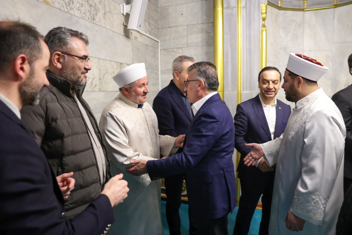 avabdullahguler's tweet image. 📍#Sivas Paşa Camii

Rahmet, bereket ve arınma mevsimi
#Ramazan Ayı'nı, tuttuğumuz oruçlarımız ve yaptığımız ibadetlerimizle uğurladık.

Bu mübarek ayda tuttuğumuz oruçlarımızın ve yaptığımız ibadetlerimizin Rabb'imizin huzurunda kabul olmasını niyaz ediyor, başta aziz milletimiz