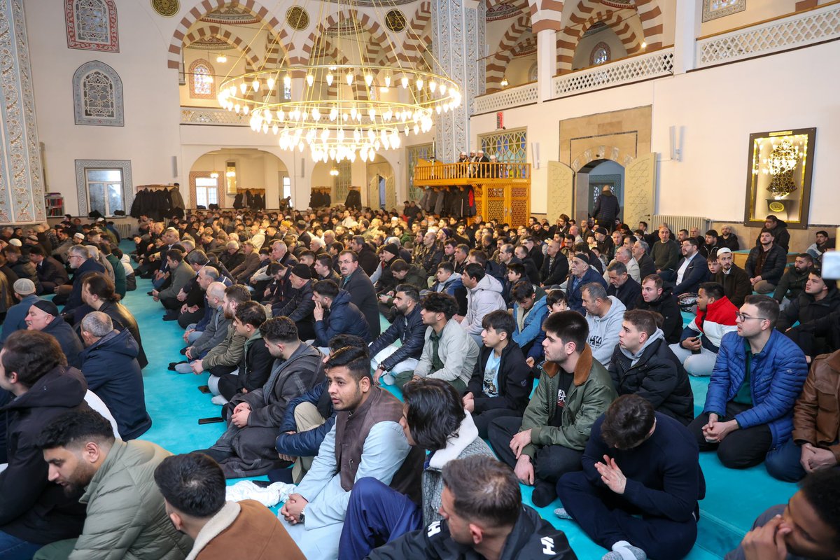 avabdullahguler's tweet image. 📍#Sivas Paşa Camii

Rahmet, bereket ve arınma mevsimi
#Ramazan Ayı'nı, tuttuğumuz oruçlarımız ve yaptığımız ibadetlerimizle uğurladık.

Bu mübarek ayda tuttuğumuz oruçlarımızın ve yaptığımız ibadetlerimizin Rabb'imizin huzurunda kabul olmasını niyaz ediyor, başta aziz milletimiz