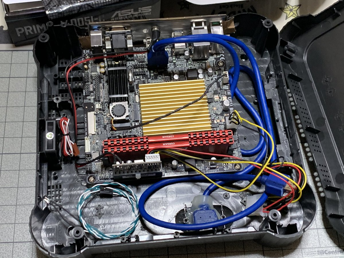 armi__'s tweet image. 当時実機で遊んだのは友人宅での1回きり。
なかなか縁がありませんでしたが、数年前ガワを使ってPCを組み立てました😅

#3DO