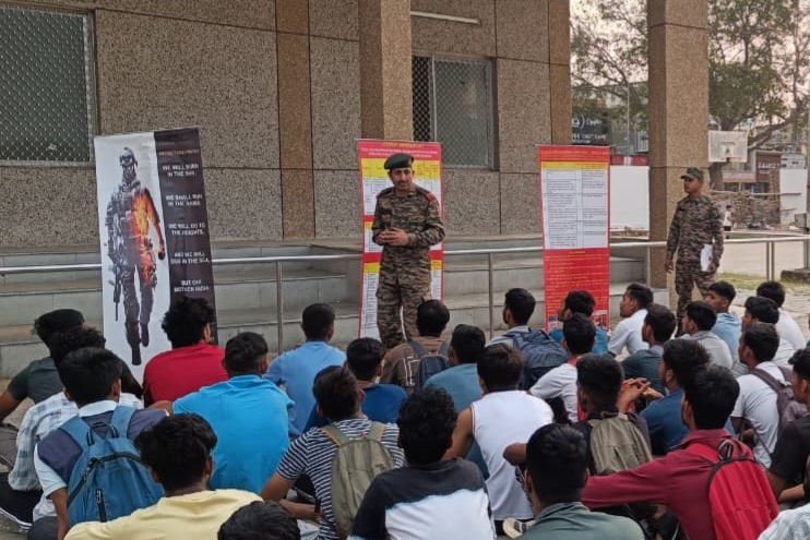 PRO Defence Lucknow tweet media