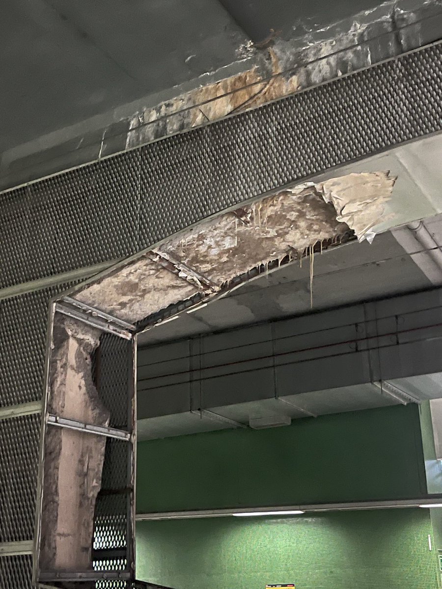 PortaDelValles's tweet photo. Scape room o estació de @rodalies? https://t.co/ZzDK6Jj5y5