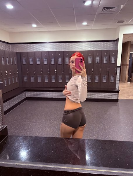 Alice_Sinc9eo's tweet photo. looking for a gym buddy 🙃 https://t.co/tiVzwWa6zu