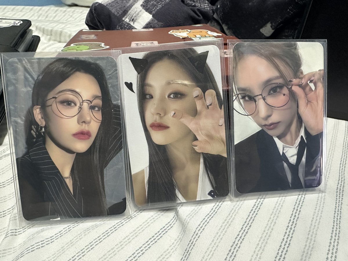 ✯WTS/LFB Itzy PH| HELP RT✯
#Yejiiing_sale 

✅Yeji set
✅1200

Check #yejiiing_sale for more photocards

✵ Yeji Yuna Lia Ryujin Chaeryeong kmd CIL