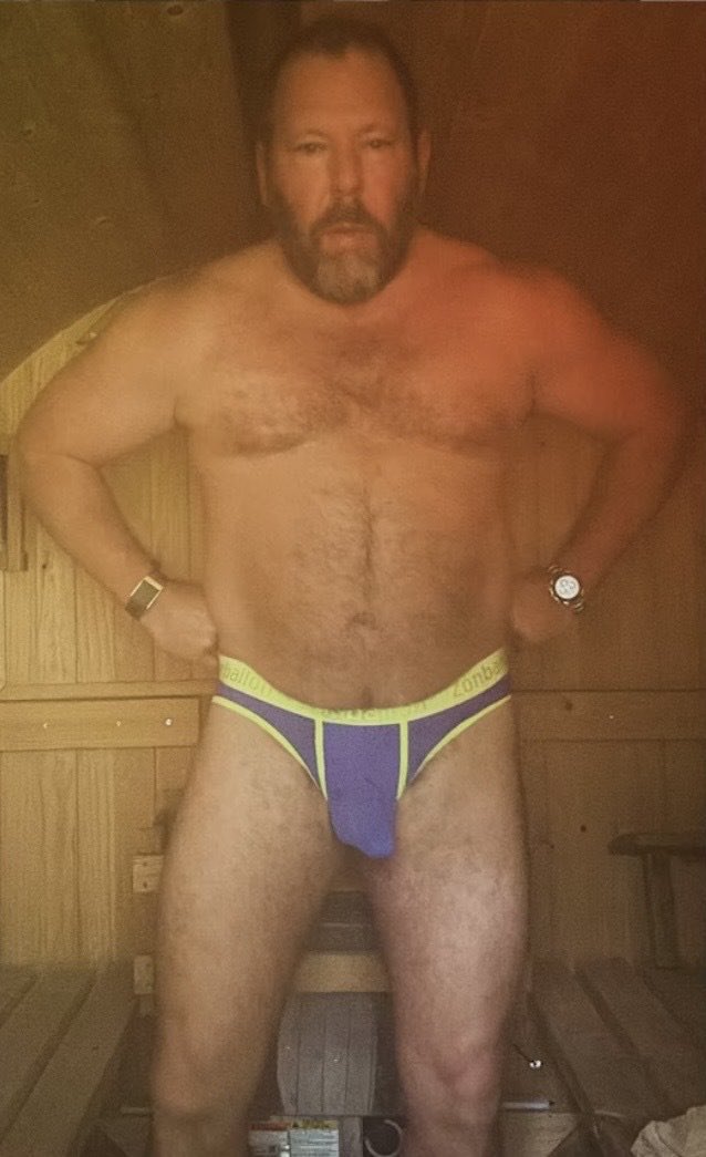 maturedarchive's tweet photo. @bertkreischer ok so maybe it’s not small, maybe you’re just a grower https://t.co/cqtBIEZaEv