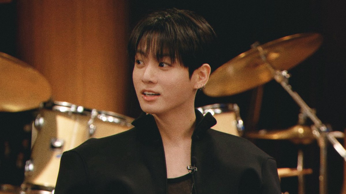 𝓰 is seeing bts tweet media