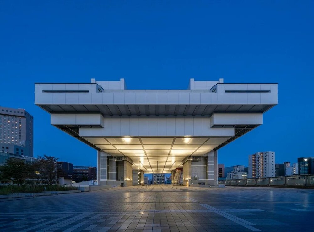 fashionpressnet's tweet photo. 江戸東京博物館が約30年ぶりに大規模リニューアル 、大型模型＆映像演出など展示刷新

芝居小屋「中村座」は内部に入れる体験型展示に、江戸娯楽文化をリアルに体感 - https://t.co/97G5EQJohD https://t.co/4jPtzcNXxw