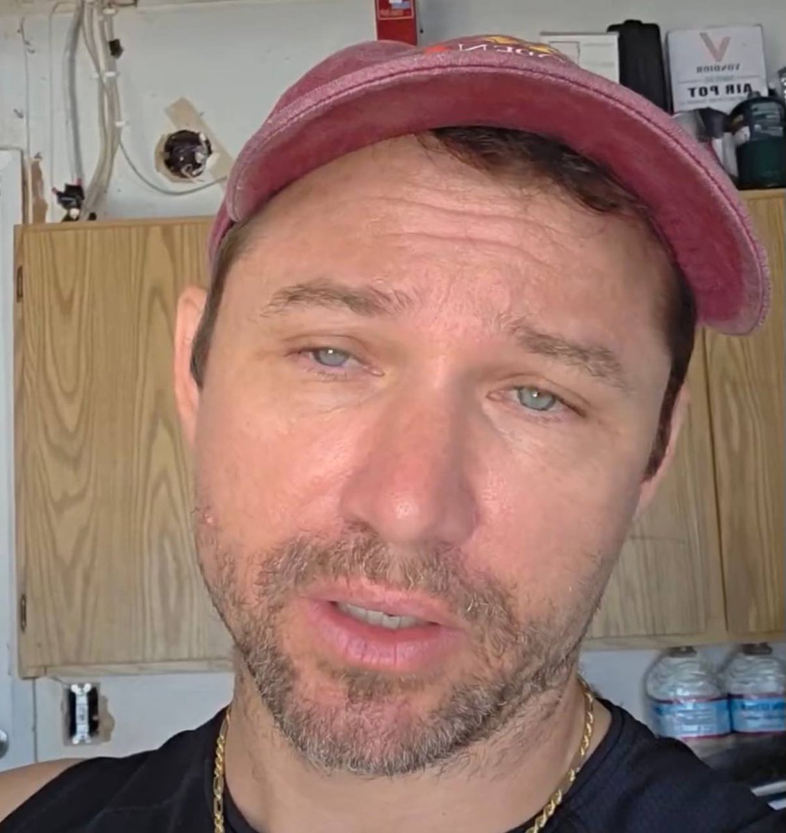 Peg Leg Larry tweet media