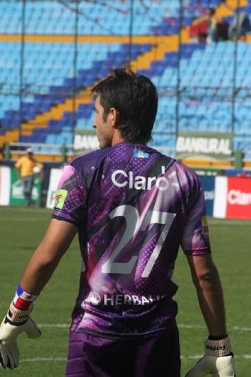 Tita_escarlata's tweet photo. Municipal no tiene: portero, buenos jugadores que se dejen el alma, cuerpo técnico ni directiva. 

Pero hubo un tiempo… https://t.co/dNPysva9Vb