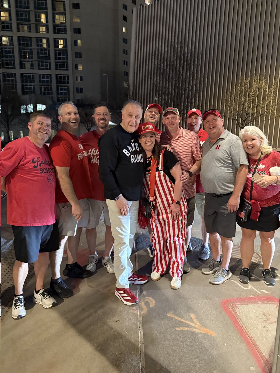dwells311's tweet photo. @CoachMiles @HuskerMBB @CoachHoiberg Can confirm @KentPavelka is doing quite well. https://t.co/Gvq8QQOeMo
