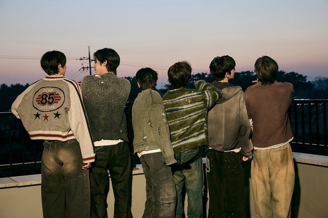 𝖪𝗂𝖼𝗄𝖿𝗅𝗂𝗉'𝗌 𝖧𝗈𝗎𝗌𝖾 🐋 tweet media