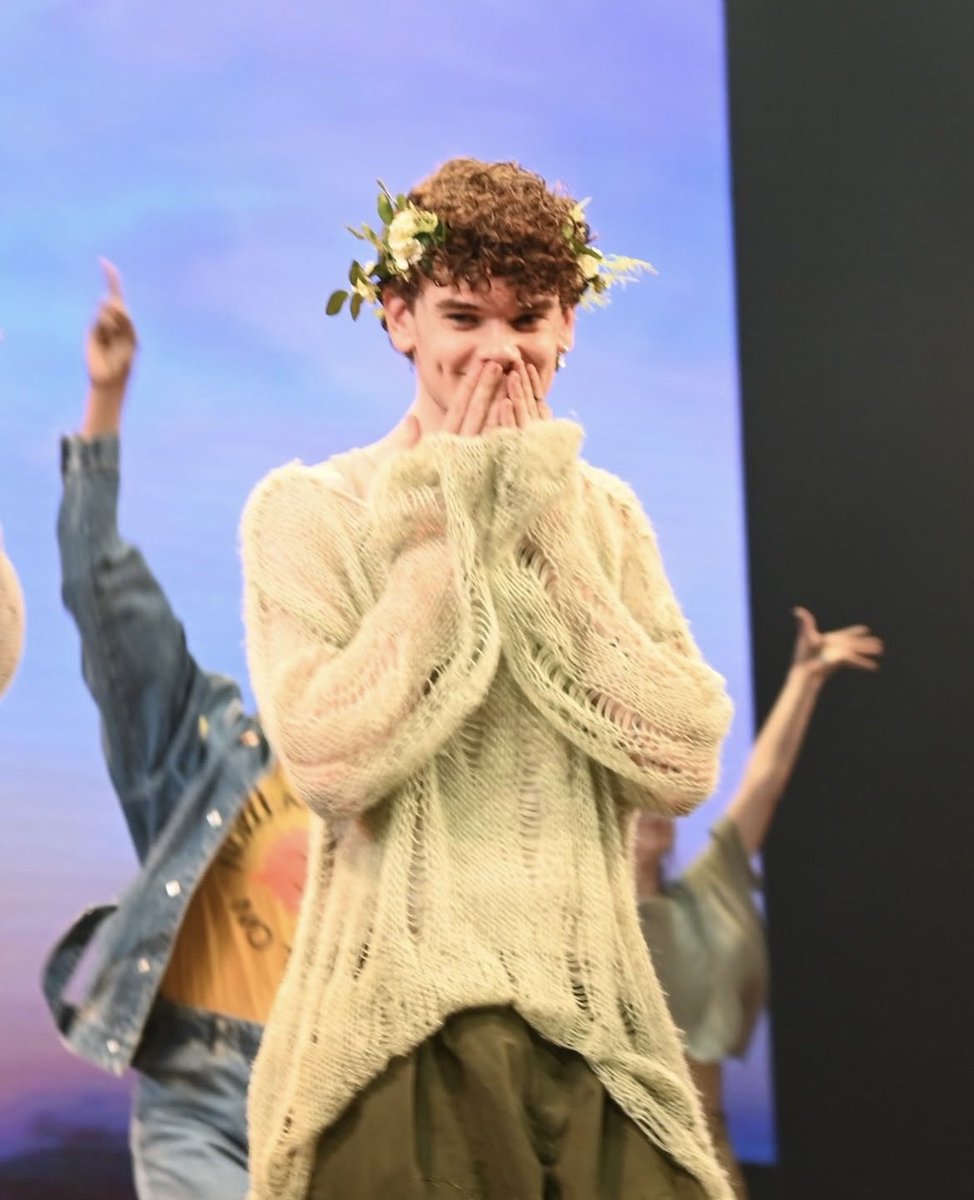 rivfahey✨ tweet media