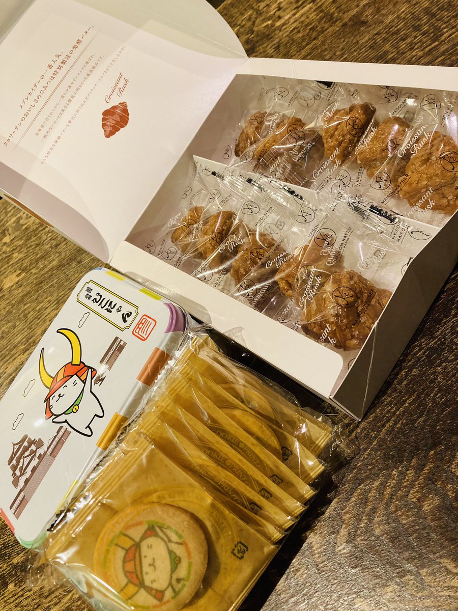 う　わぁーい💕
先日の「奇界葬」でいただいたお土産、みんなでよばれてます😊
コバヤシさん、サイトウさん、
ありがとうございます‼️
