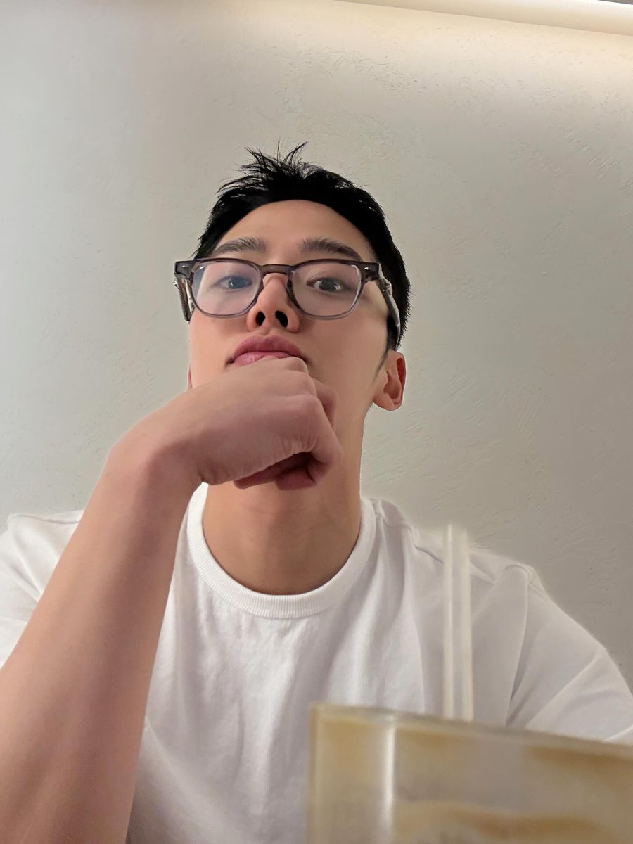 rwarchive's tweet photo. My handsome boi 🫠🫠 https://t.co/vfniSVWK6d