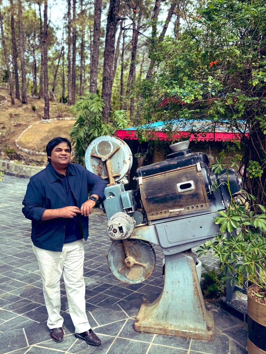 AalokTweet's tweet photo. ये फ़िल्म ज़िंदगी की अधूरी ही रह गई 
वो सीन कट गए जो कहानी की जान थे 

~सचिन 🤗 #AalokNama https://t.co/mFmkK02YRr