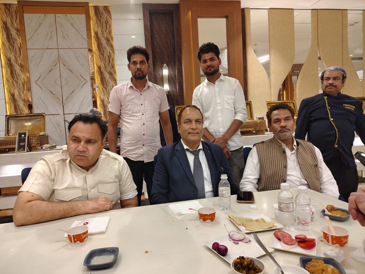 वर पक्ष की तरफ से वैवाहिक कार्यक्रम में,उदयवीर चौहान जी के होनहार,सुपुत्र“अनंत सूर्या परिणय ज्योति रावत",के विवाह समारोह में पहुँचना हुआ जहाँ कई अपनों से भी मिलने का सुअवसर प्राप्त हुआ,प्रभु से नवयुगल दंपत्ति के सुखद,समृद्ध दांपत्य जीवन की कर्वध्य प्रार्थना करते है: डॉ. ए पी सिंह