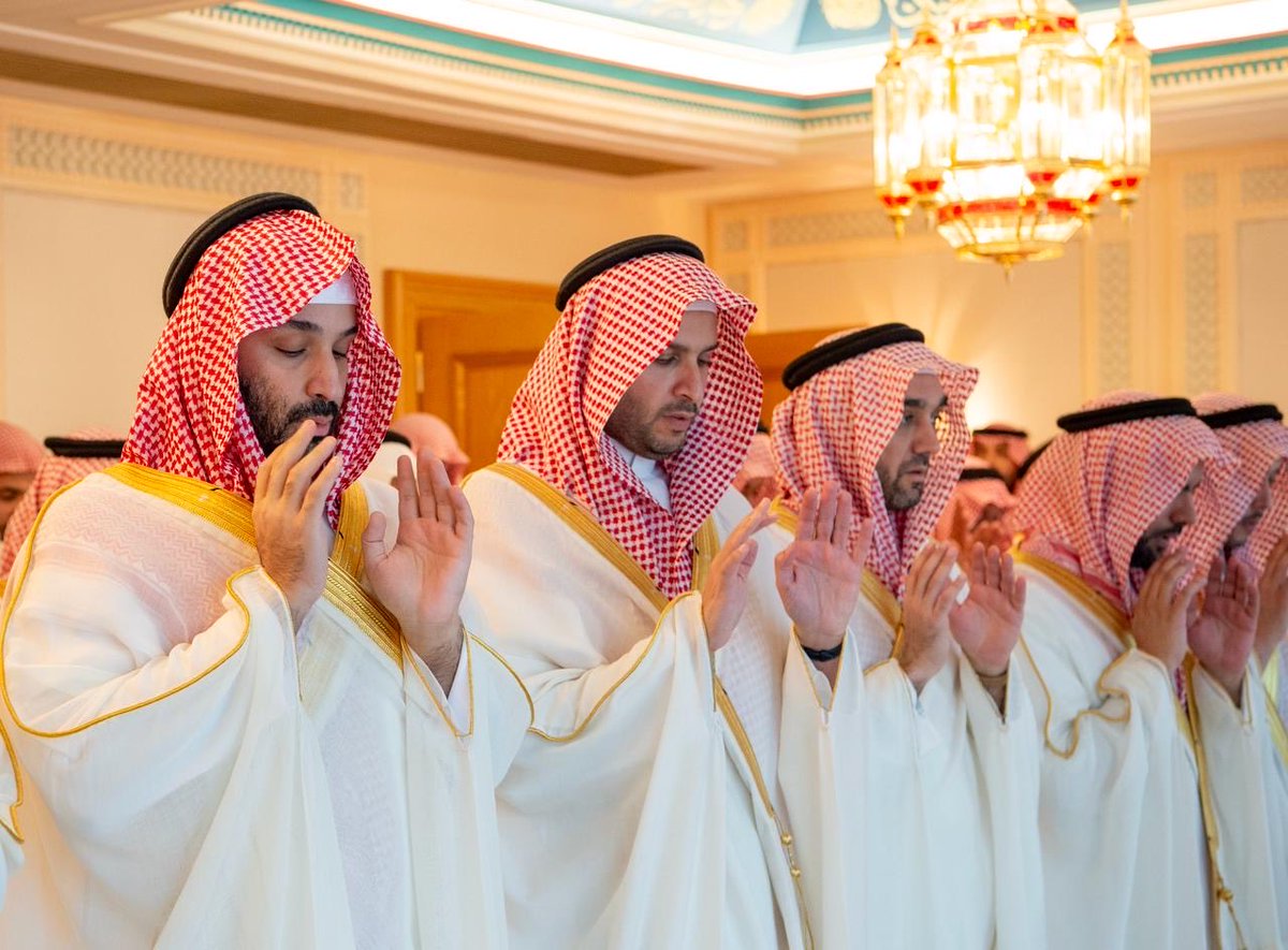 ولي العهد يؤدي صلاة عيد الفطر في المسجد الحرام بمكة المكرمة