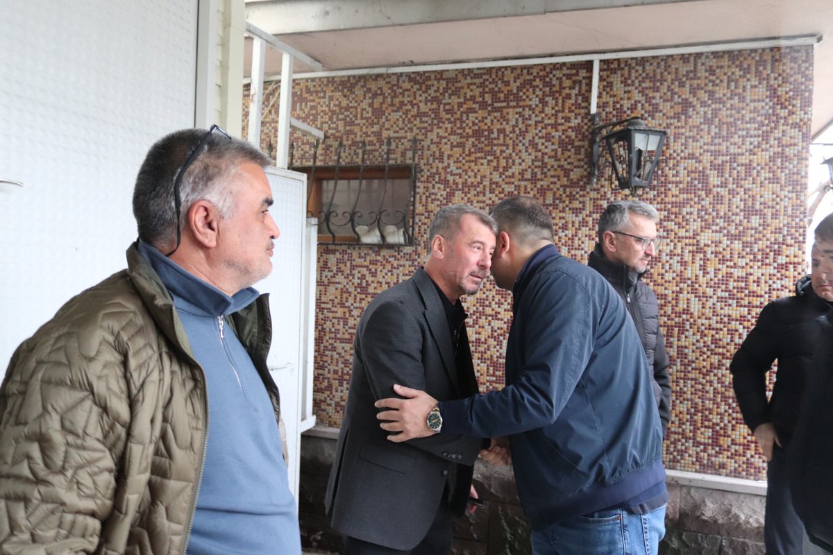 CeyhanGNDZ2's tweet photo. Sevdiklerimizle bir araya geldiğimiz, paylaşmanın ve dayanışmanın en güzel örneklerini yaşadığımız Ramazan Bayramımızın milletimize ve tüm İslam alemine barış, huzur ve bereket getirmesini diliyor, mübarek Ramazan Bayramınızı kutluyorum.#RamazanBayramı https://t.co/ww2jVZ6nEQ