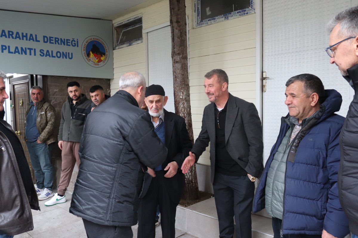 CeyhanGNDZ2's tweet photo. Sevdiklerimizle bir araya geldiğimiz, paylaşmanın ve dayanışmanın en güzel örneklerini yaşadığımız Ramazan Bayramımızın milletimize ve tüm İslam alemine barış, huzur ve bereket getirmesini diliyor, mübarek Ramazan Bayramınızı kutluyorum.#RamazanBayramı https://t.co/ww2jVZ6nEQ