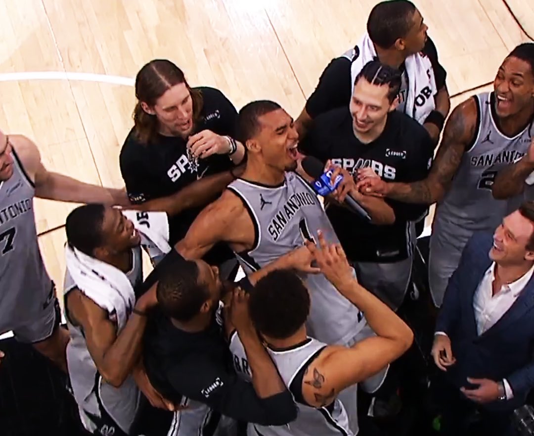 salinisalazini's tweet image. I love my team!!!!!!!!!!!!!!!!!     

#GOSPURSGO
#PORVIDA
